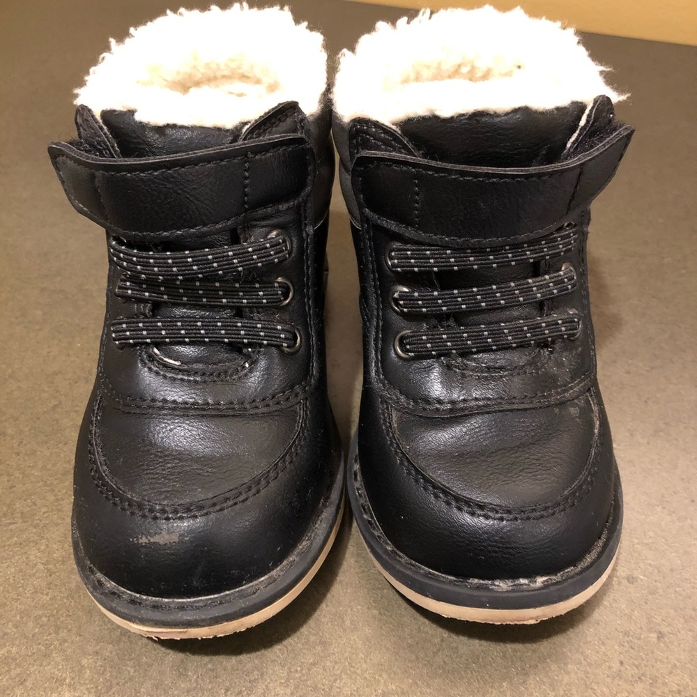Old Navy boots size 5 toddler